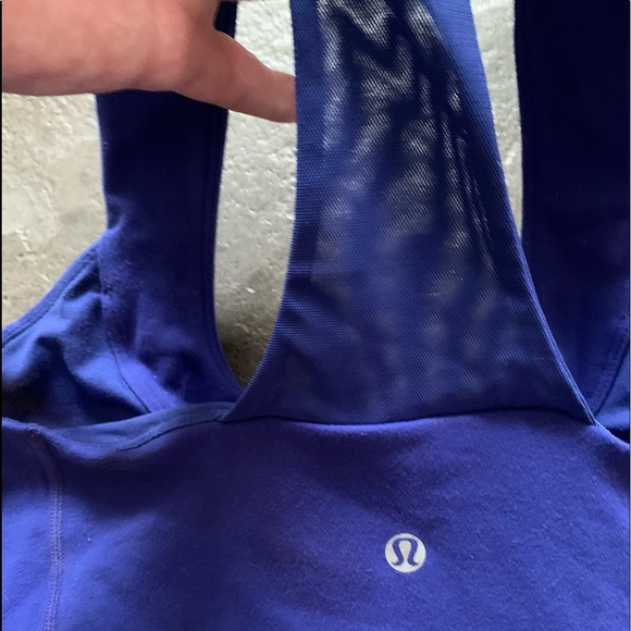 Lulu lemon top with bra - Picture 2 of 5